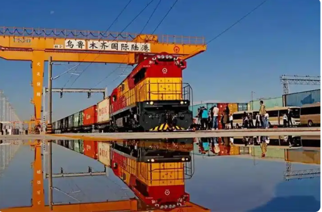 新疆联通：数字赋能丝路枢纽 5G筑基智慧陆港